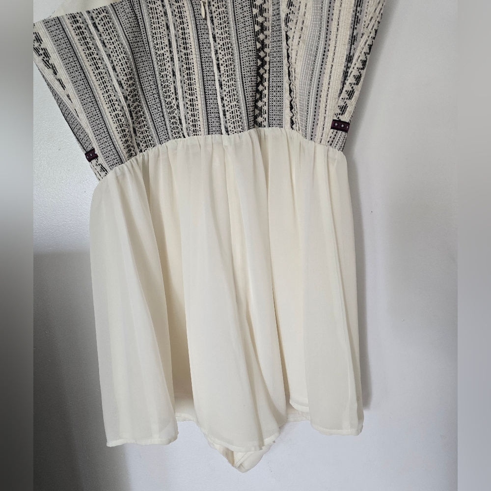 Tularosa Monochrome Patterned Romper - Picture 5 of 9